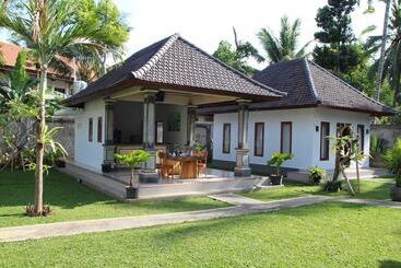 Bed and Breakfast Toekad Ayung Villa