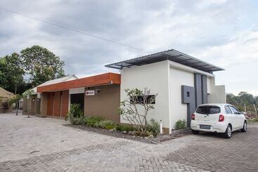 هتل Reddoorz Syariah Plus Near Banyuwangi Airport
