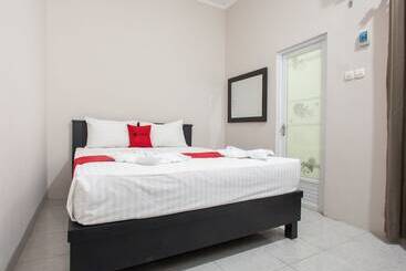 هتل Reddoorz Syariah Plus Near Banyuwangi Airport