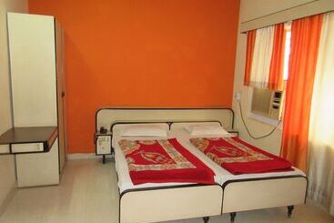 هتل Sheela International