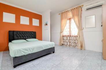 Отель Tachi Stay Guesthouse Syariah
