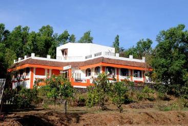 מוטל Riverside Inn