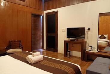 Skywood Resort Shoghi