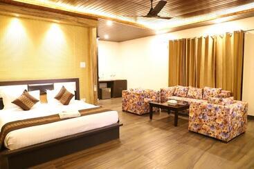 Skywood Resort Shoghi