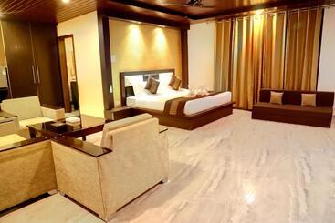 Skywood Resort Shoghi