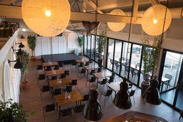 هتل Courtyard By Marriott Amsterdam Airport