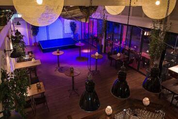 هتل Courtyard By Marriott Amsterdam Airport