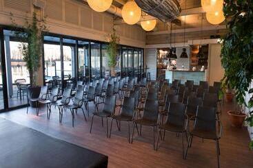 هتل Courtyard By Marriott Amsterdam Airport