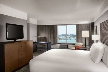 هتل Doubletree By Hilton San Francisco Airport North Bayfront