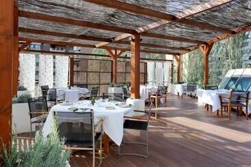 هتل Eurostars Suites Mirasierra