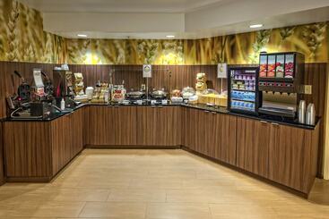 هتل Fairfield Inn And Suites By Marriott Orlando Near Universal Orlando