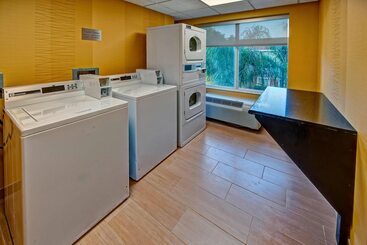 هتل Fairfield Inn And Suites By Marriott Orlando Near Universal Orlando