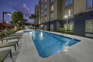 هتل Fairfield Inn And Suites By Marriott Orlando Near Universal Orlando