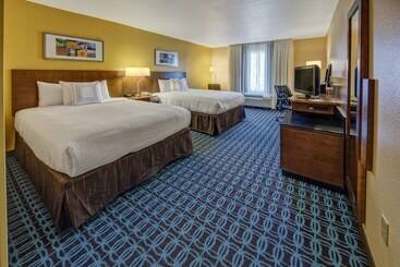 هتل Fairfield Inn And Suites By Marriott Orlando Near Universal Orlando
