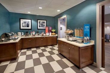 Hotel Hampton Inn Bostonlogan Airport