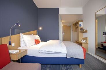 هتل Holiday Inn Express Frankfurt Airport, An Ihg
