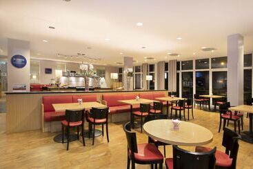 هتل Holiday Inn Express Frankfurt Airport, An Ihg