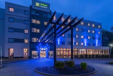 هتل Holiday Inn Express Frankfurt Airport, An Ihg