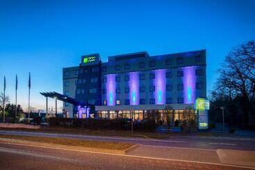 هتل Holiday Inn Express Frankfurt Airport, An Ihg