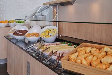 هتل Holiday Inn Express Frankfurt Airport, An Ihg