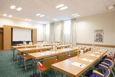 هتل Holiday Inn Express Frankfurt Airport, An Ihg