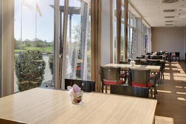 هتل Holiday Inn Express Frankfurt Airport, An Ihg