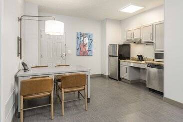 هتل Homewood Suites By Hilton New Orleans