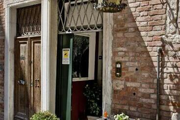 هتل Locanda Casa Querini