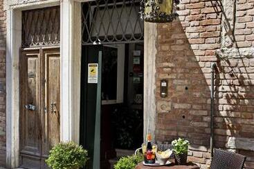 هتل Locanda Casa Querini