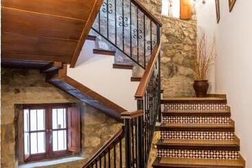 هتل روستایی Tugasa Hotel La Posada