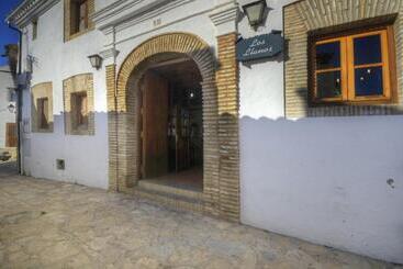 هتل روستایی Tugasa Hotel La Posada
