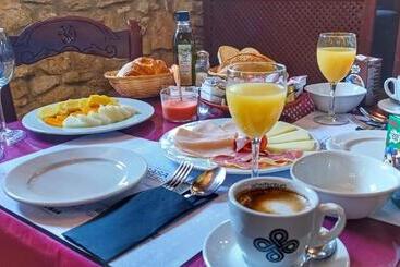 هتل روستایی Tugasa Hotel La Posada