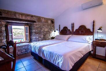هتل روستایی Tugasa Hotel La Posada