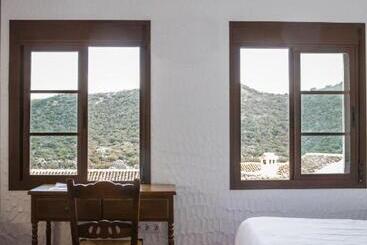 هتل روستایی Tugasa Hotel La Posada