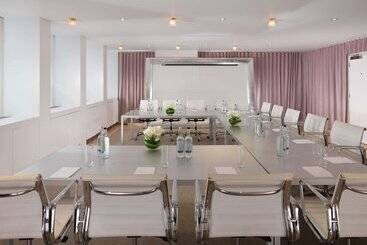 هتل Sanderson London