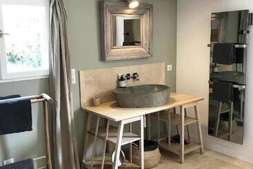 تختخواب و صبحانه Bastide Nomade   Guest House