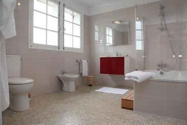 تختخواب و صبحانه Gure Lana