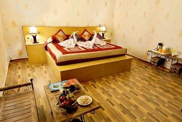 هتل Chokhi Dhani Desert Camp