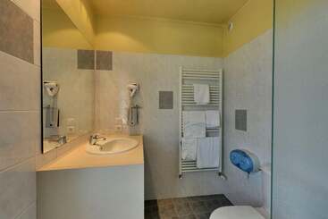 هتل Auberge Des Vieux Chênes