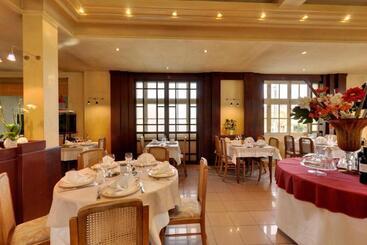 هتل Auberge Des Vieux Chênes