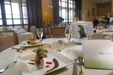هتل Auberge Des Vieux Chênes