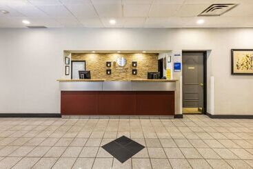 هتل Comfort Inn & Suites