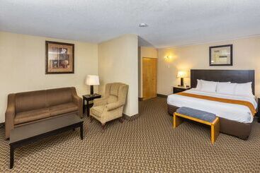 هتل Comfort Inn & Suites