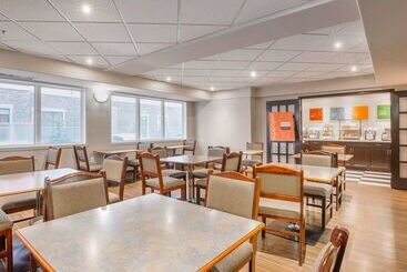 هتل Comfort Inn & Suites University