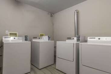 هتل Comfort Inn & Suites