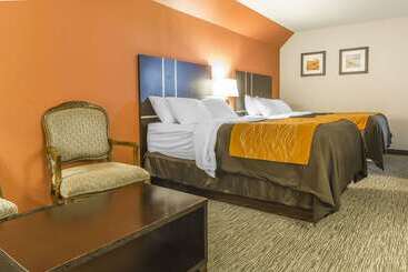 هتل Comfort Inn & Suites