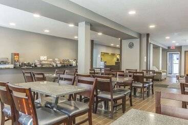 هتل Comfort Inn & Suites