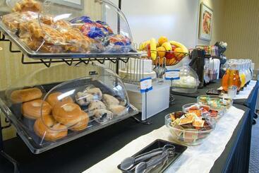 هتل Comfort Inn Lakeshore