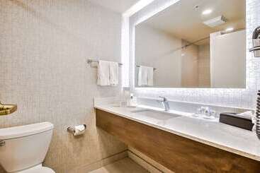 هتل Comfort Inn & Suites South