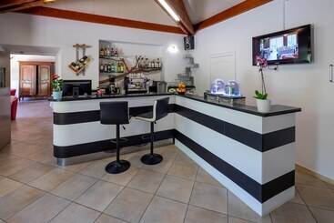 Logis Hotel Noemys Pont De L Etoile